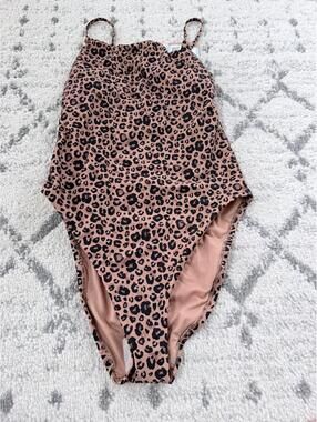 New with tags Shade & Shore one piece swimsuit